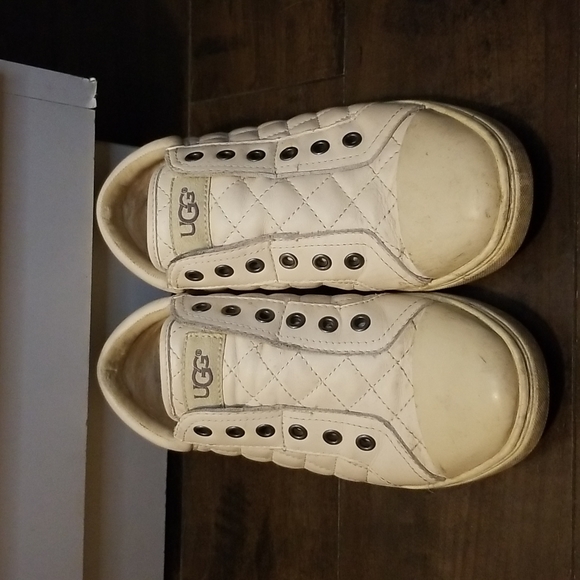 UGG slip on shoes - Picture 2 of 6